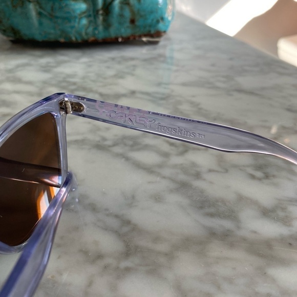Oakley Frogskin Sunglasses Gen 1 Made in Japan Crystal Clear Orange Iridium Lens - Picture 3 of 16